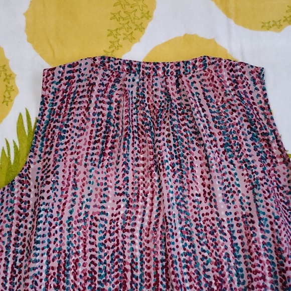 Sleeveless button up blouse - Picture 5 of 9